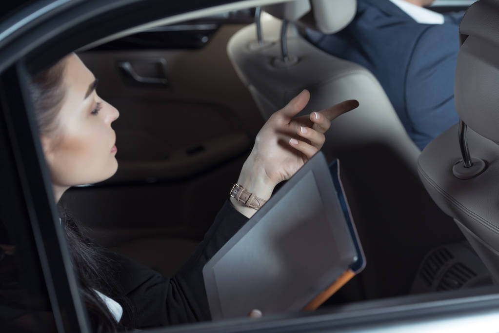 Top 7 Tips to Choose the Right London Airport Transfer Service